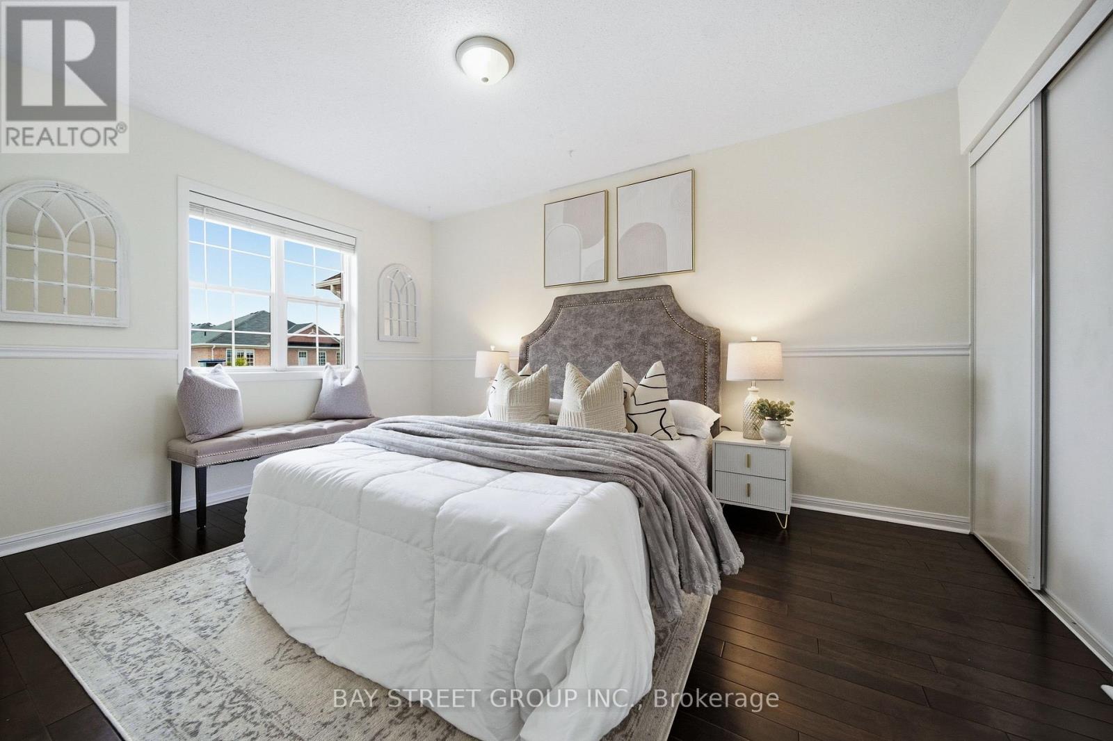4 DECKER HOLLOW CIRCLE - 26