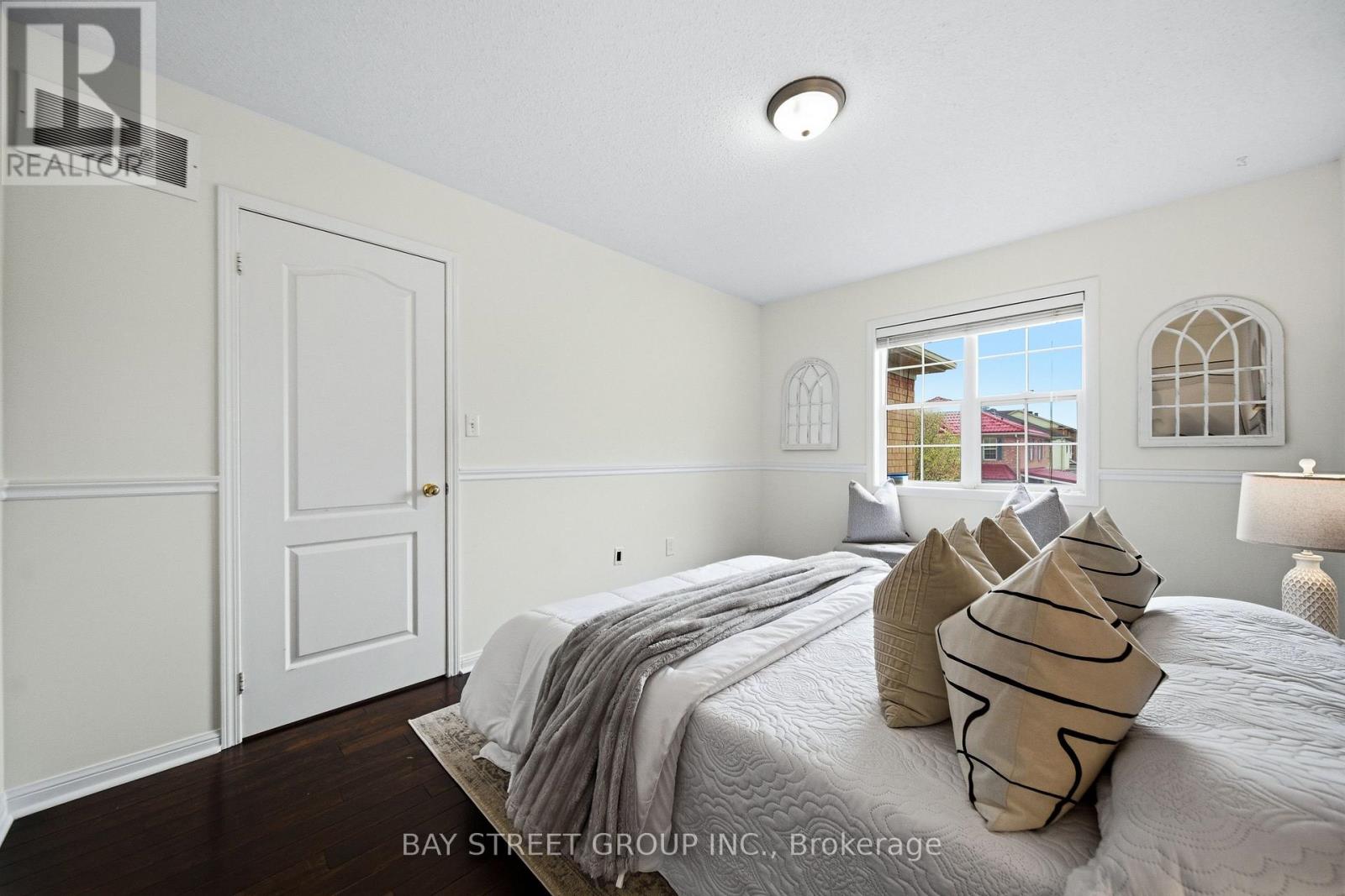 4 DECKER HOLLOW CIRCLE - 27