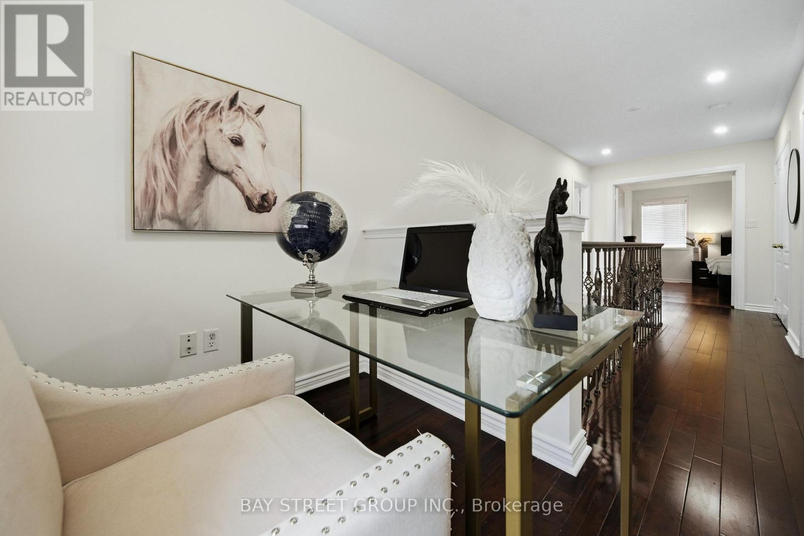 4 DECKER HOLLOW CIRCLE - 31