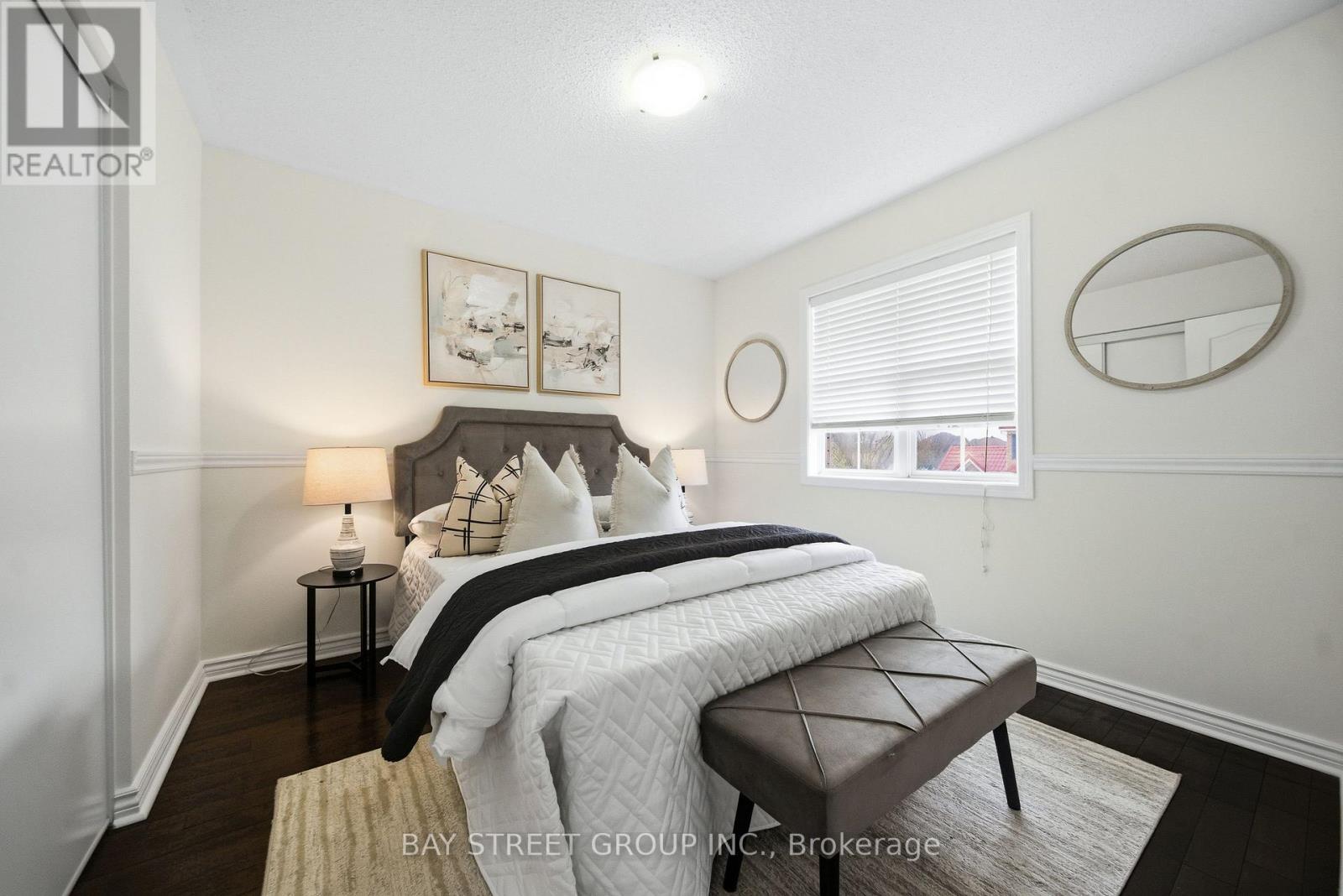 4 DECKER HOLLOW CIRCLE - 32