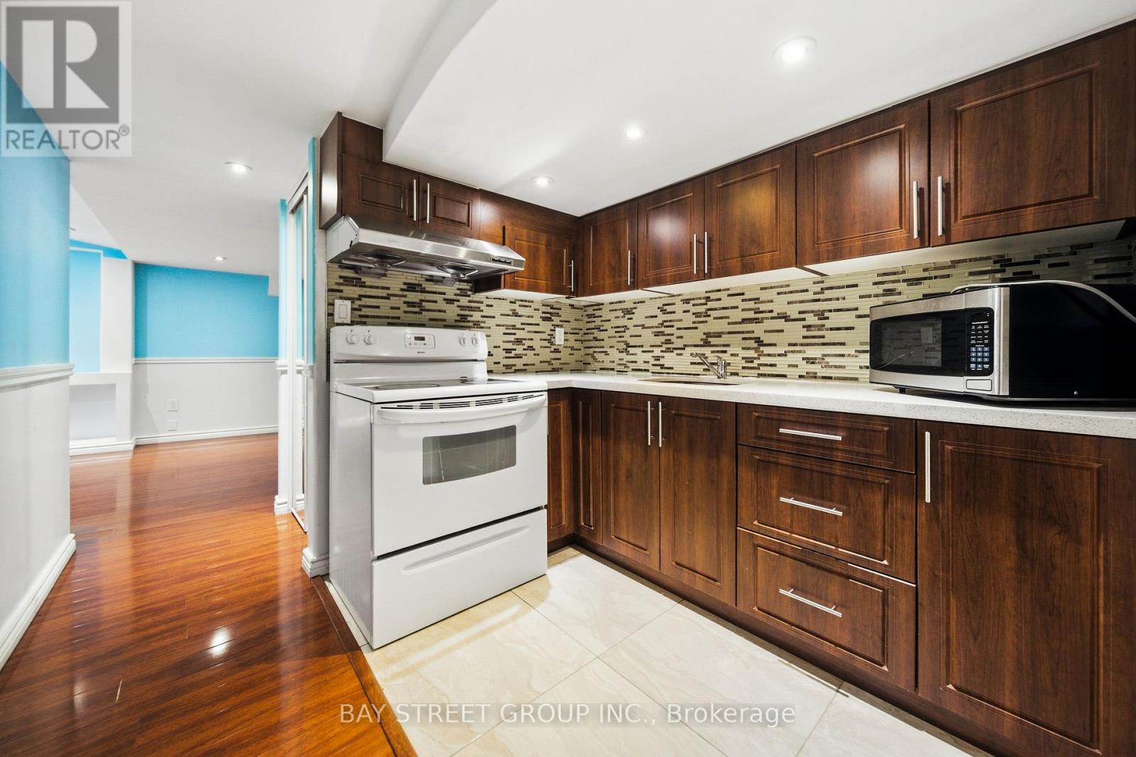 4 DECKER HOLLOW CIRCLE - 35