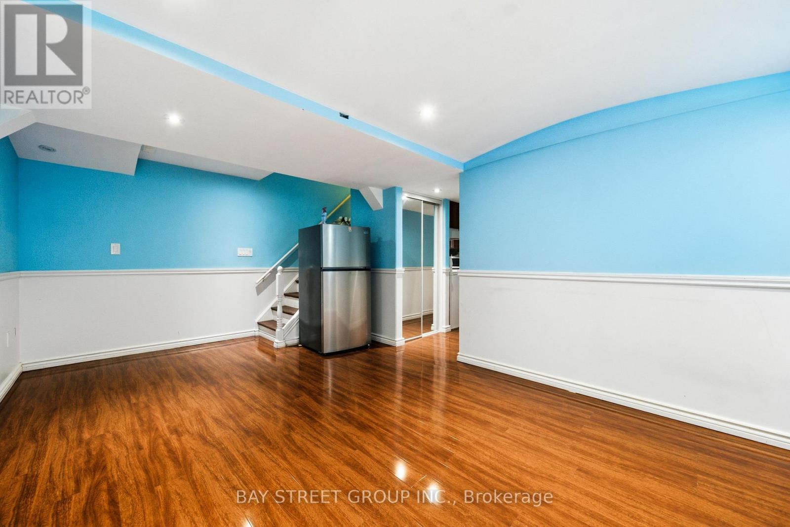 4 DECKER HOLLOW CIRCLE - 36