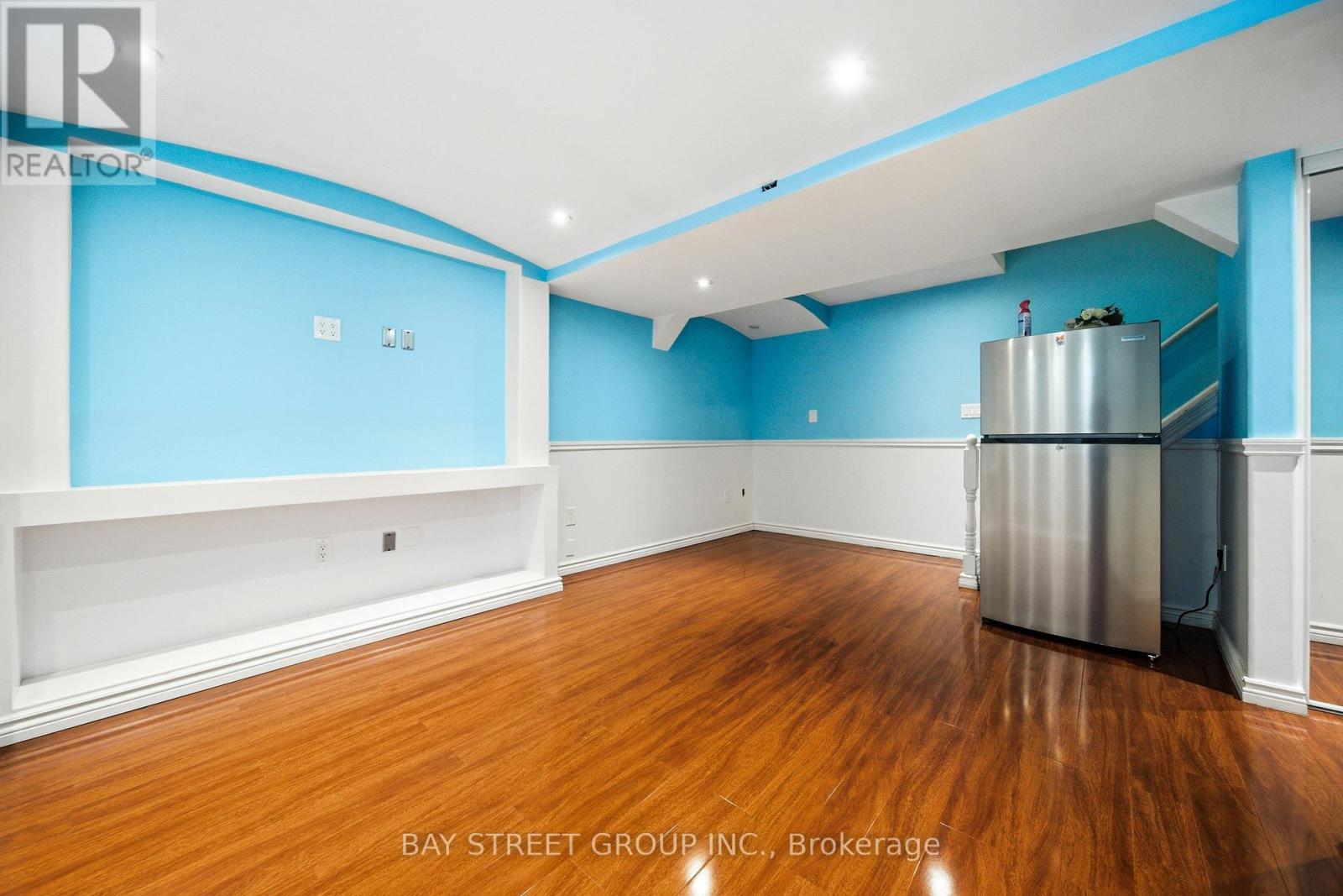 4 DECKER HOLLOW CIRCLE - 37