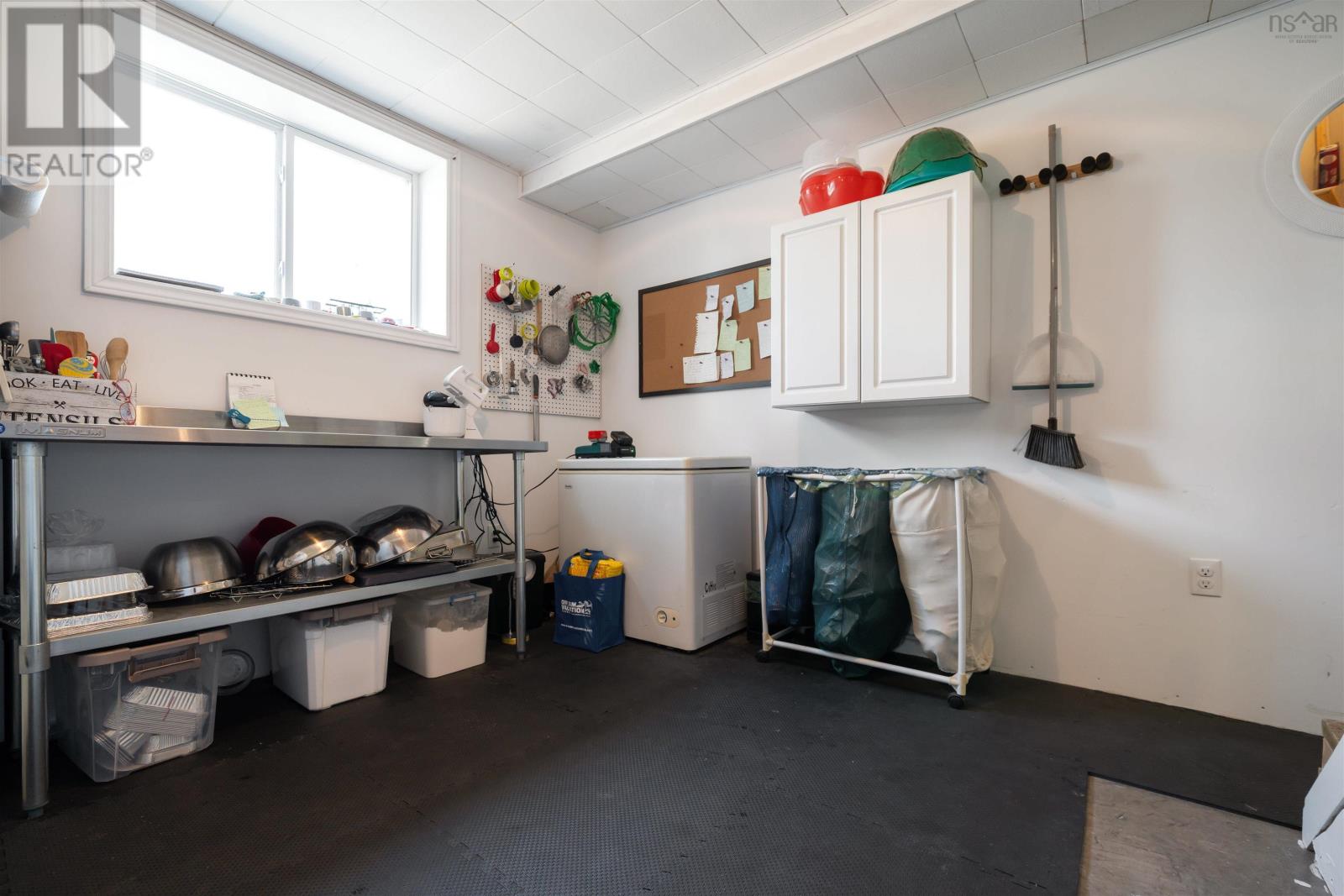 Property 28 of 40 of 1927 Drummond Road