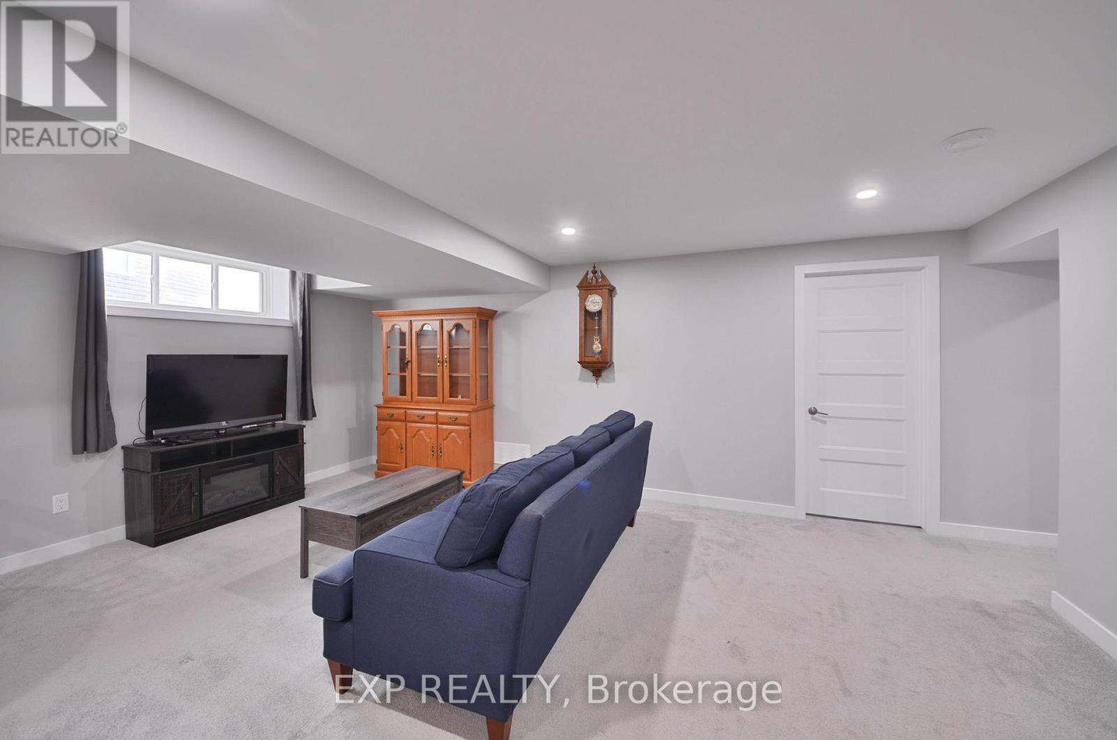92 CHATEAUGUAY STREET - 12