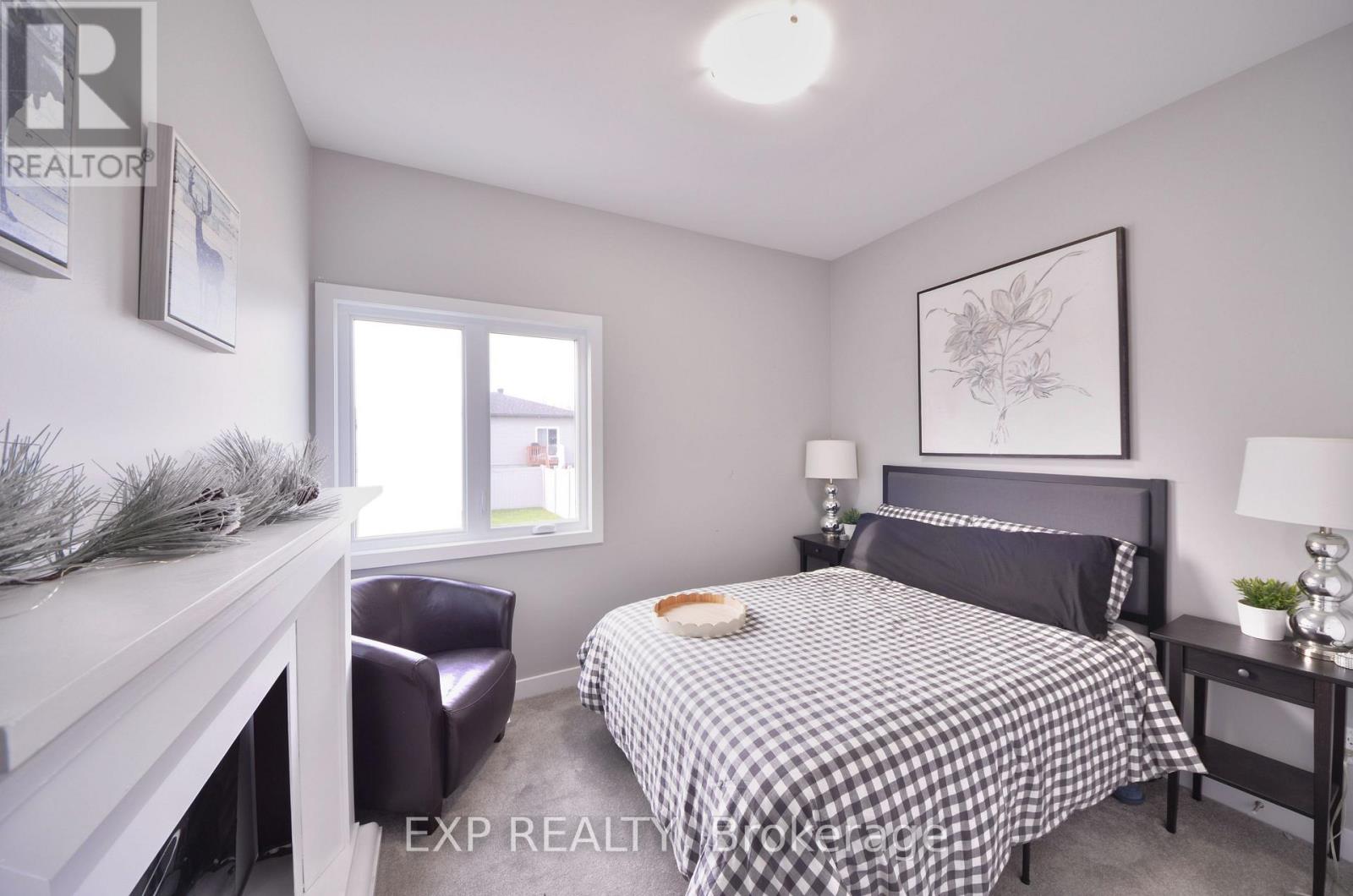 92 CHATEAUGUAY STREET - 14