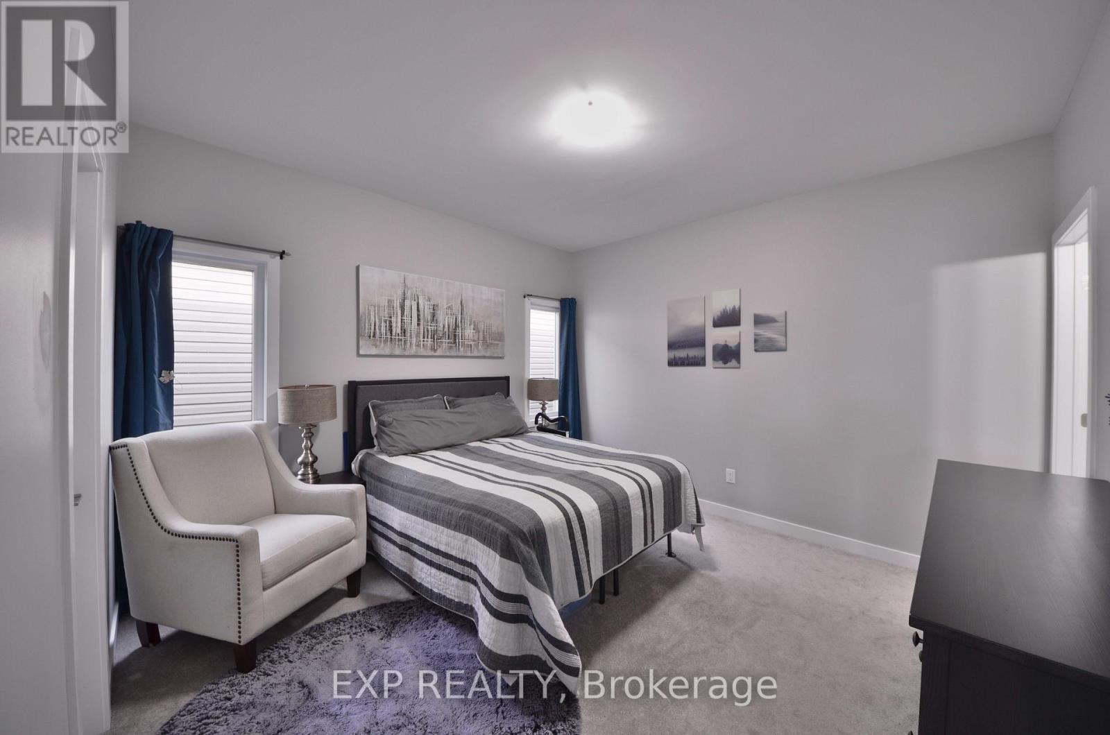 92 CHATEAUGUAY STREET - 16