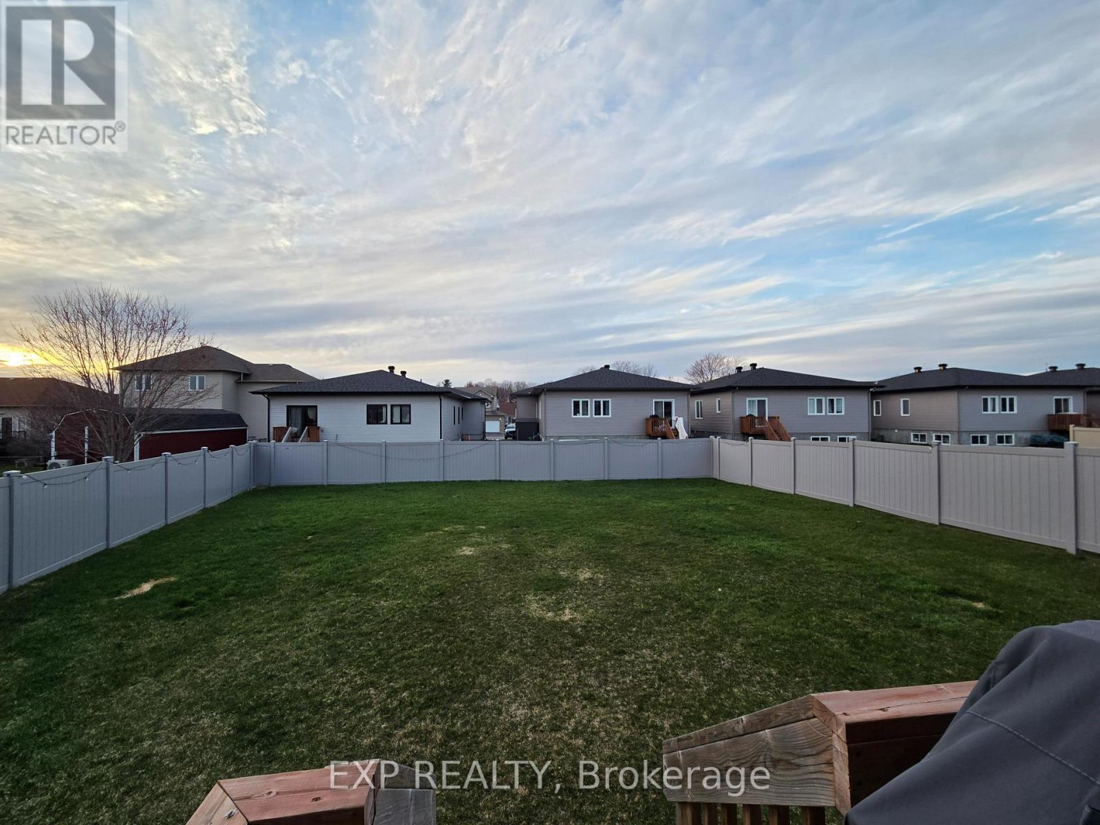 92 CHATEAUGUAY STREET - 22