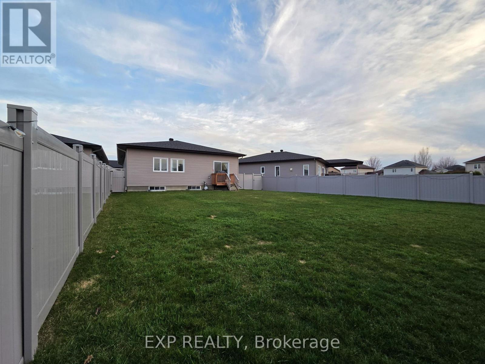 92 CHATEAUGUAY STREET - 3