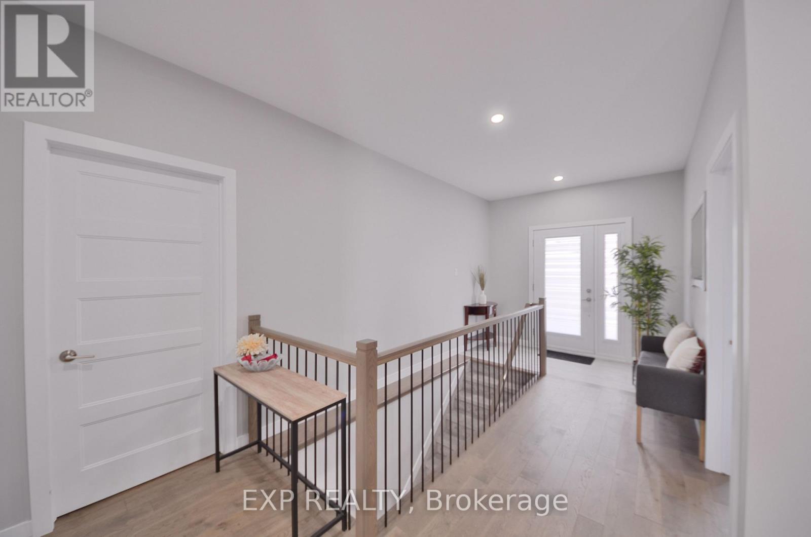 92 CHATEAUGUAY STREET - 4
