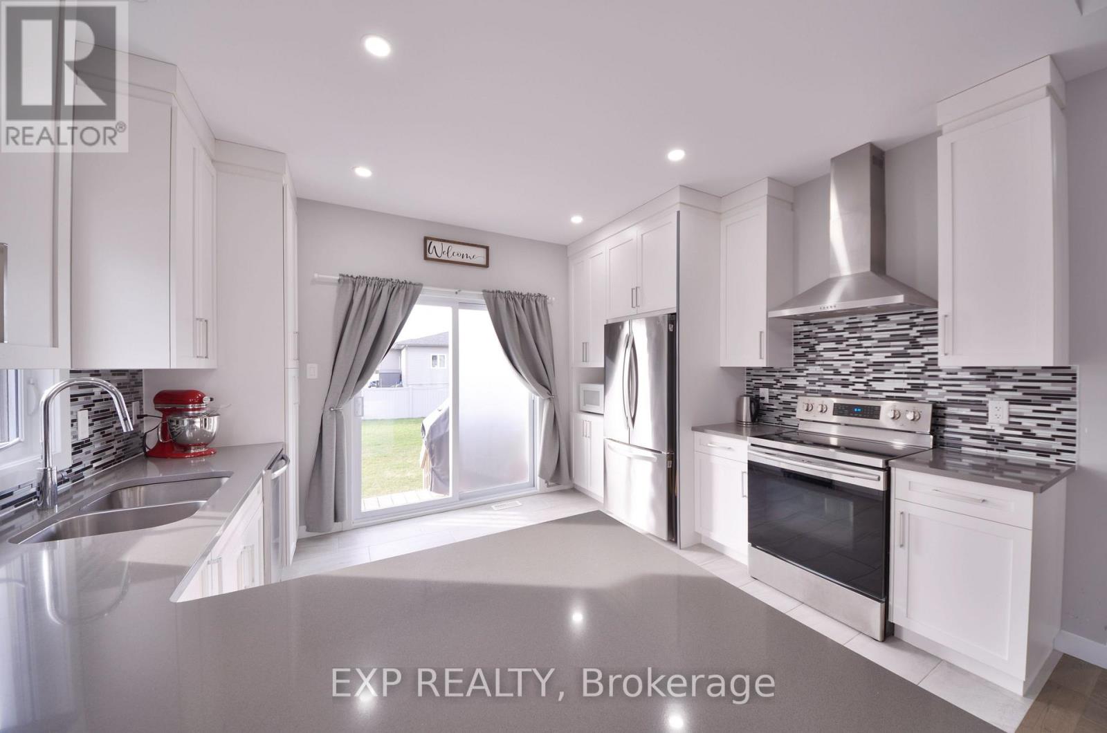 92 CHATEAUGUAY STREET - 7