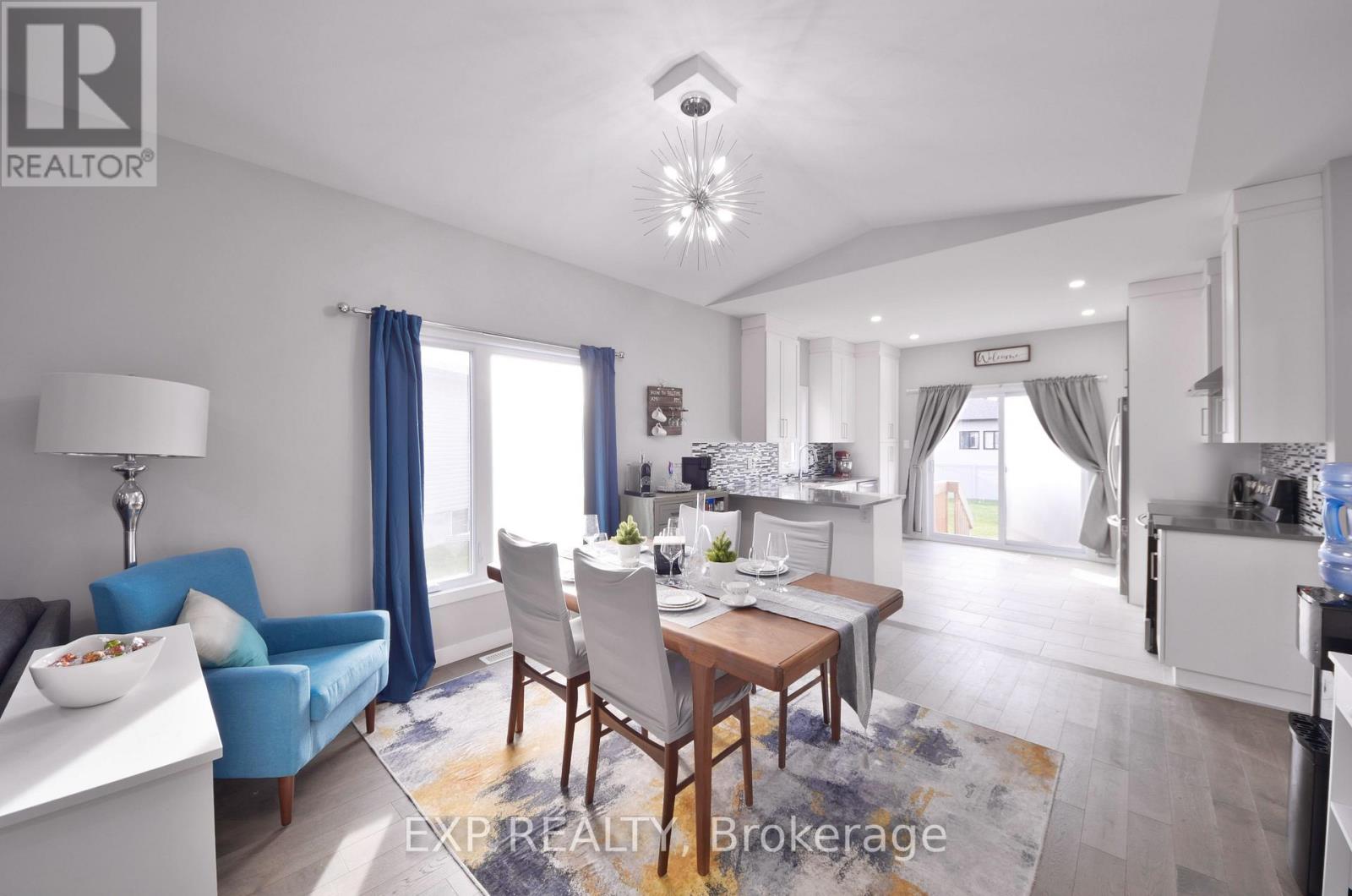 92 CHATEAUGUAY STREET - 9