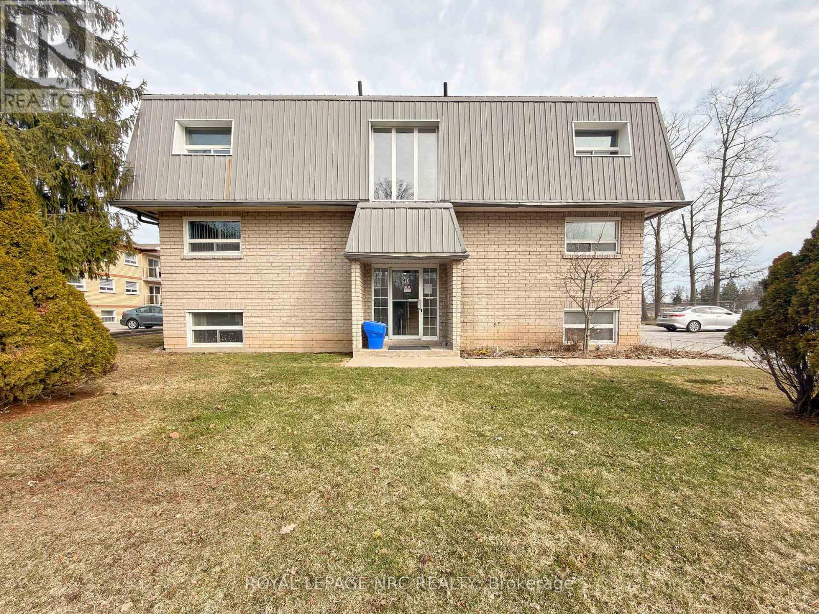 4 - 90 WOODLAWN ROAD