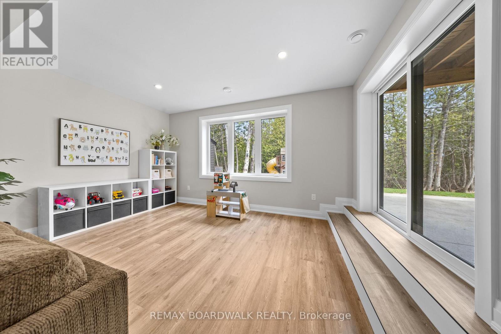 104 STONEWOOD DRIVE - 35