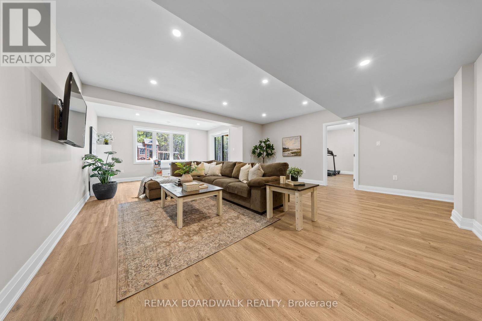 104 STONEWOOD DRIVE - 32
