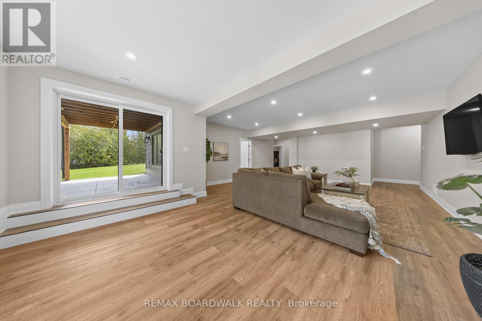 104 STONEWOOD DRIVE - 34