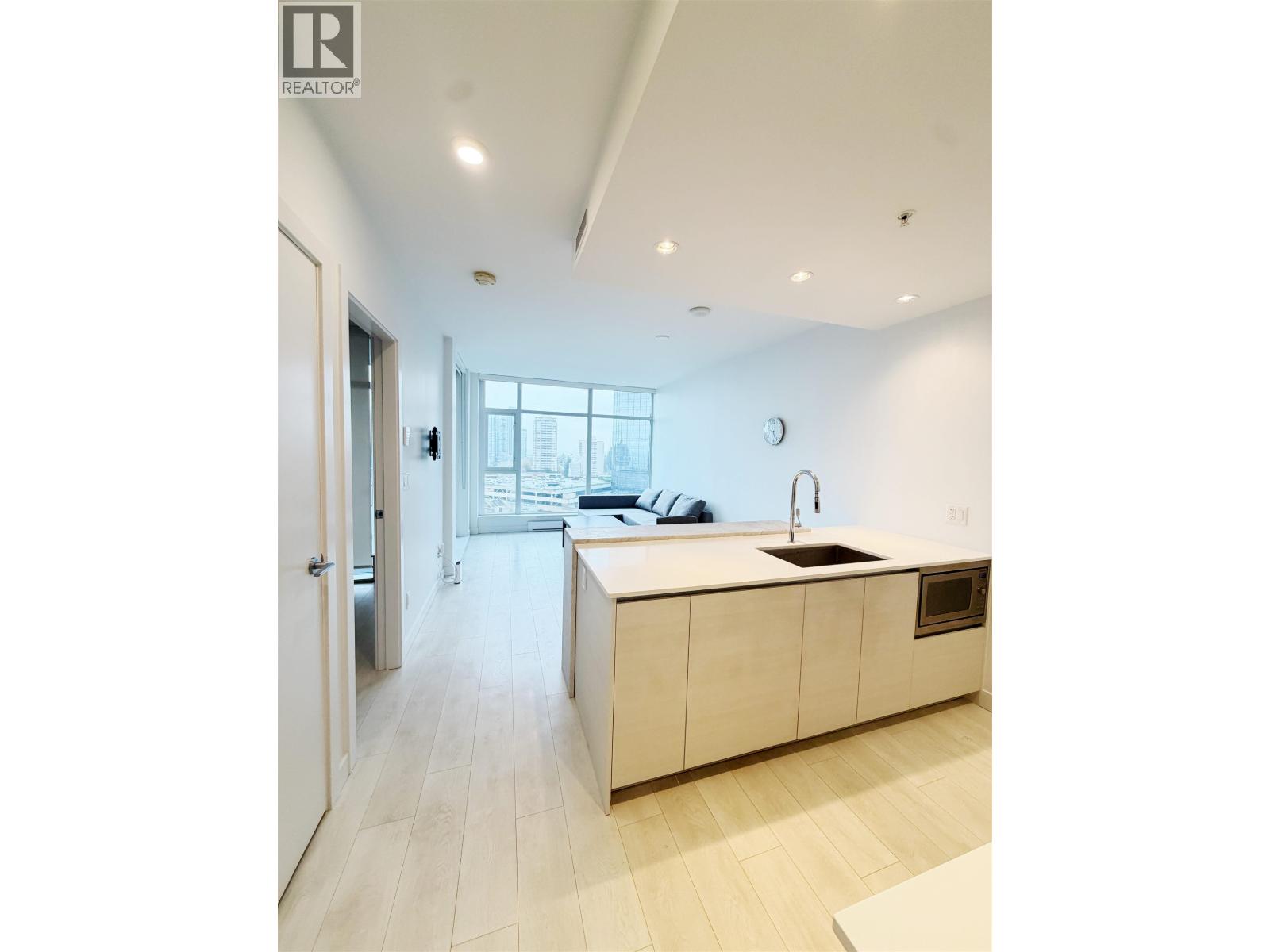 1611 6098 STATION STREET