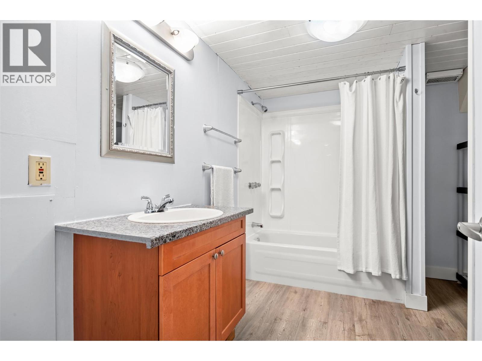 4202 34 Street, Vernon