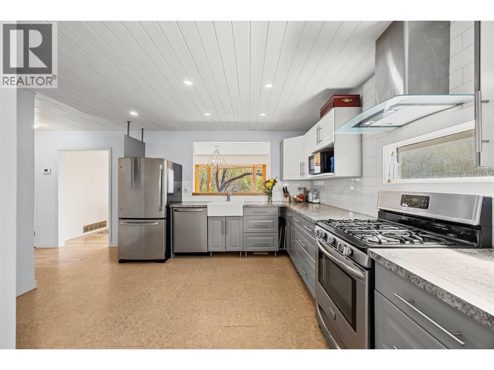 4202 34 Street, Vernon