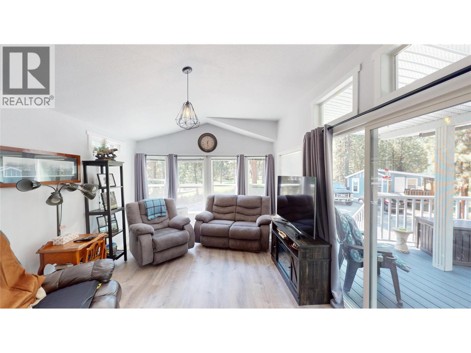 5 3320 Theatre Road North, Cranbrook