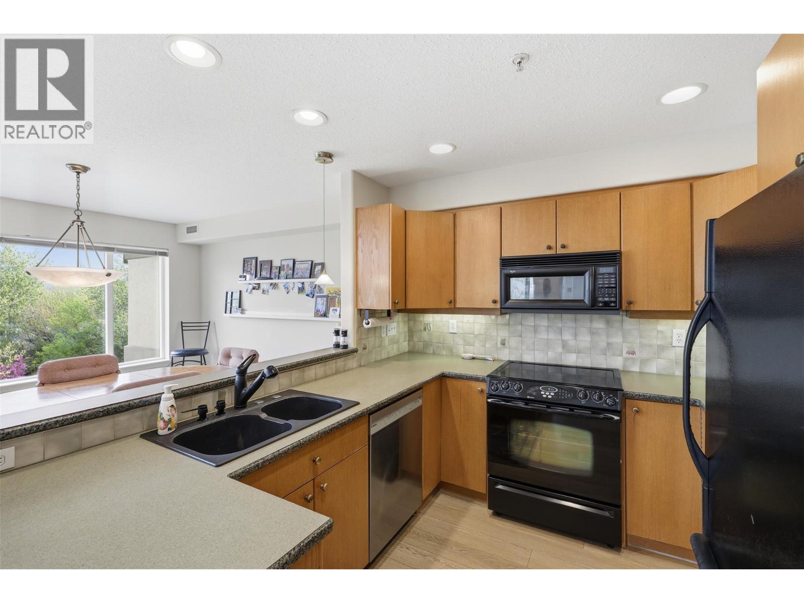 #407 950 LORNE Street - 6