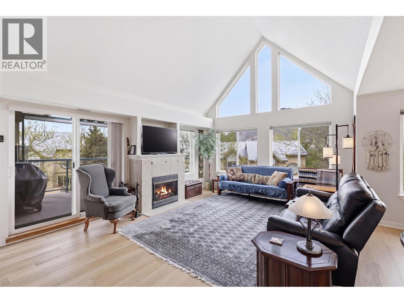 #407 950 LORNE Street - 10