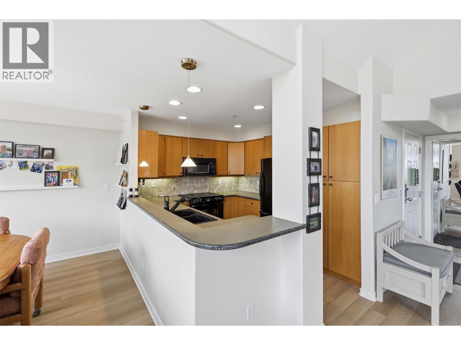 #407 950 LORNE Street - Image 3
