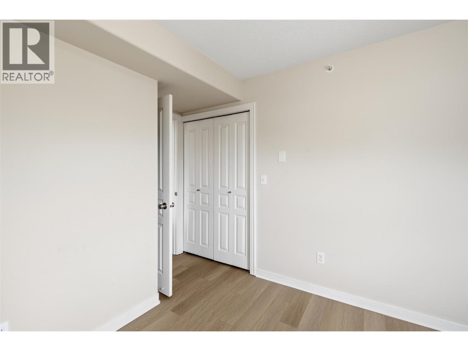 #407 950 LORNE Street - 35
