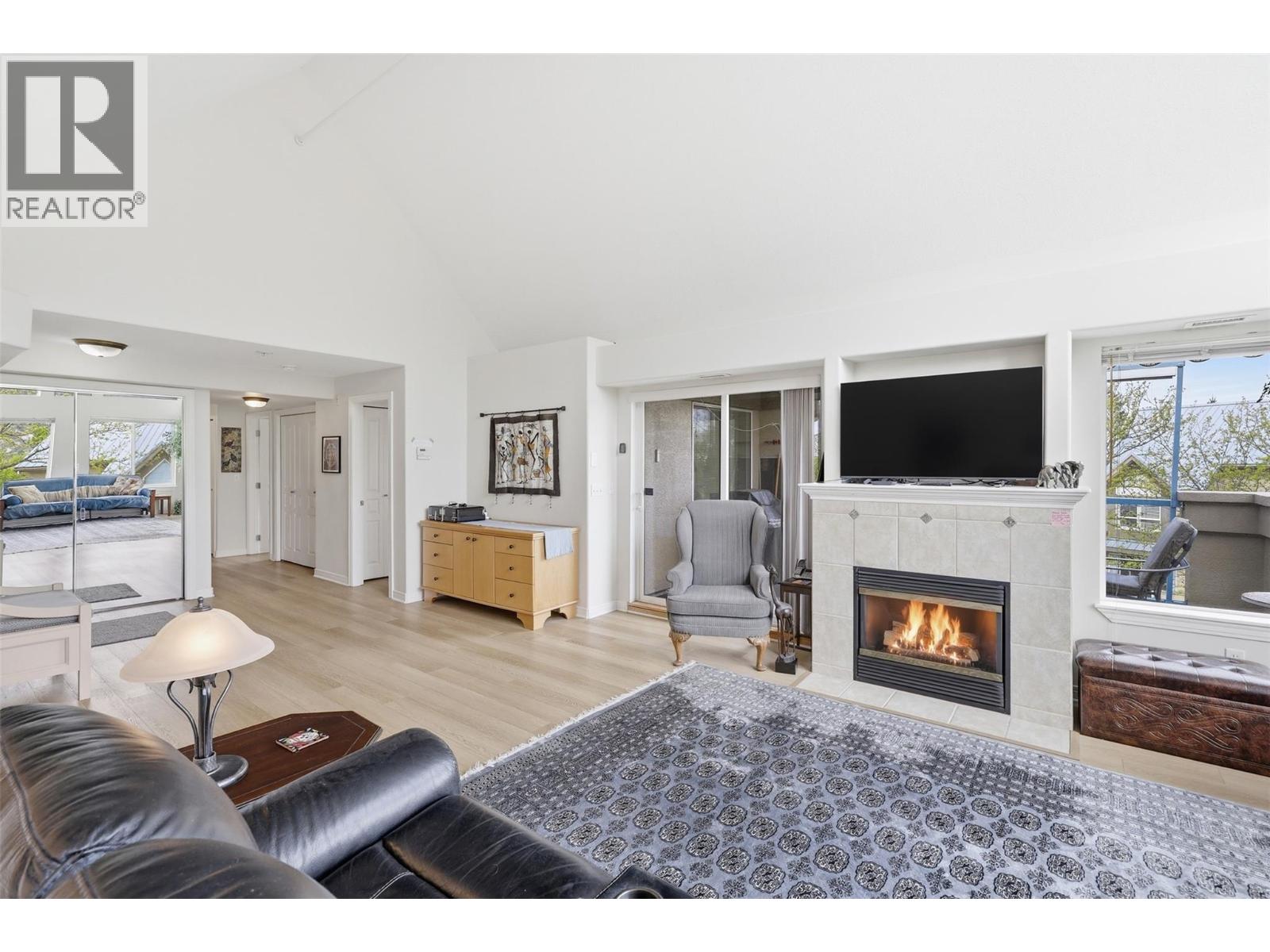 #407 950 LORNE Street - 22