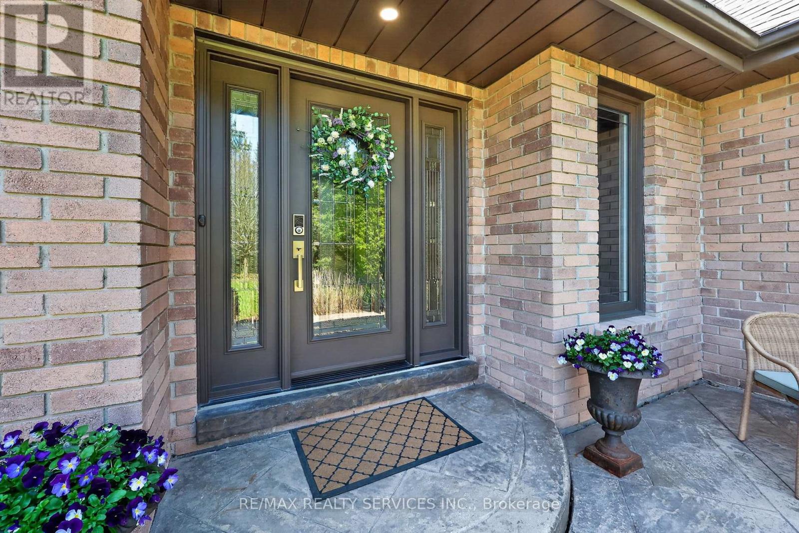 12 GLENN COURT - 6