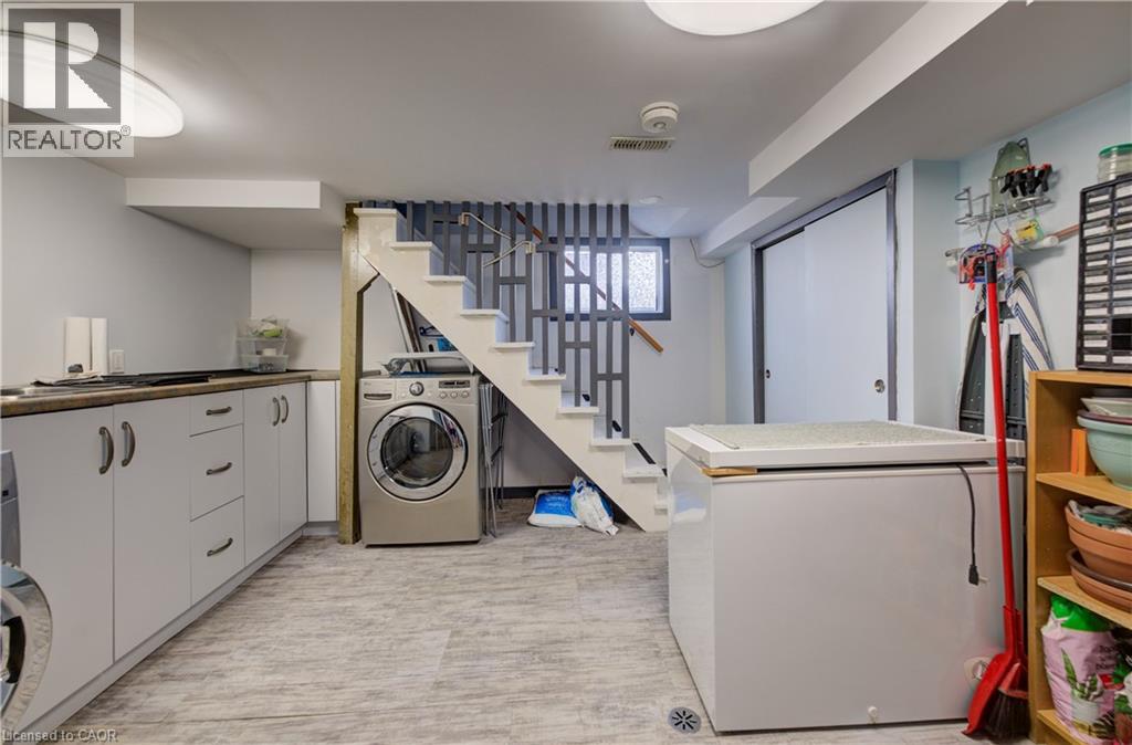 251 SHELDON Avenue N - 30