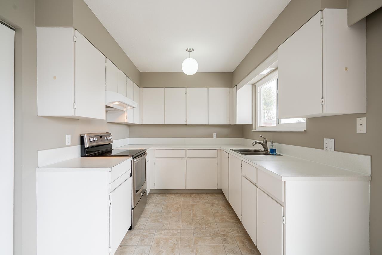 15856 BUENA VISTA AVENUE, White Rock
