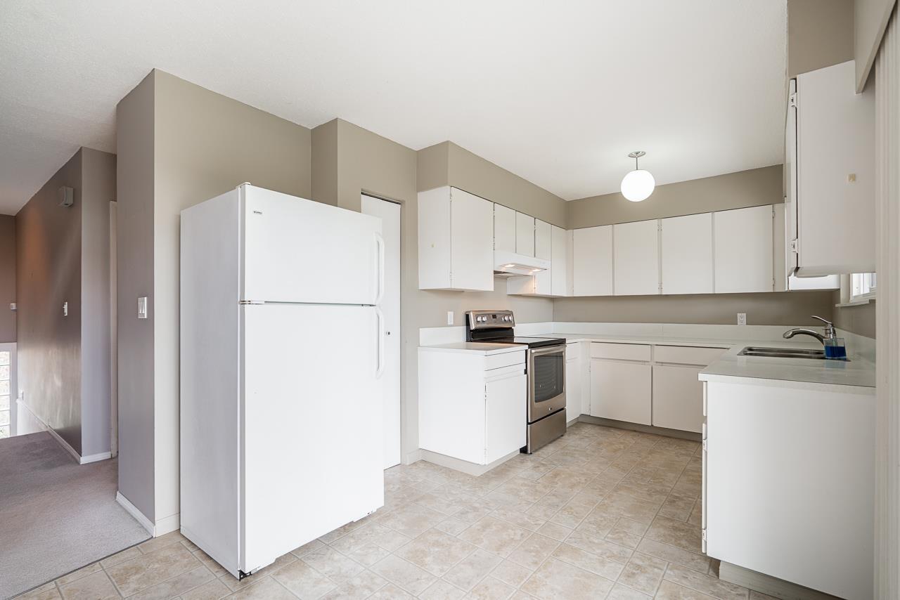15856 BUENA VISTA AVENUE, White Rock