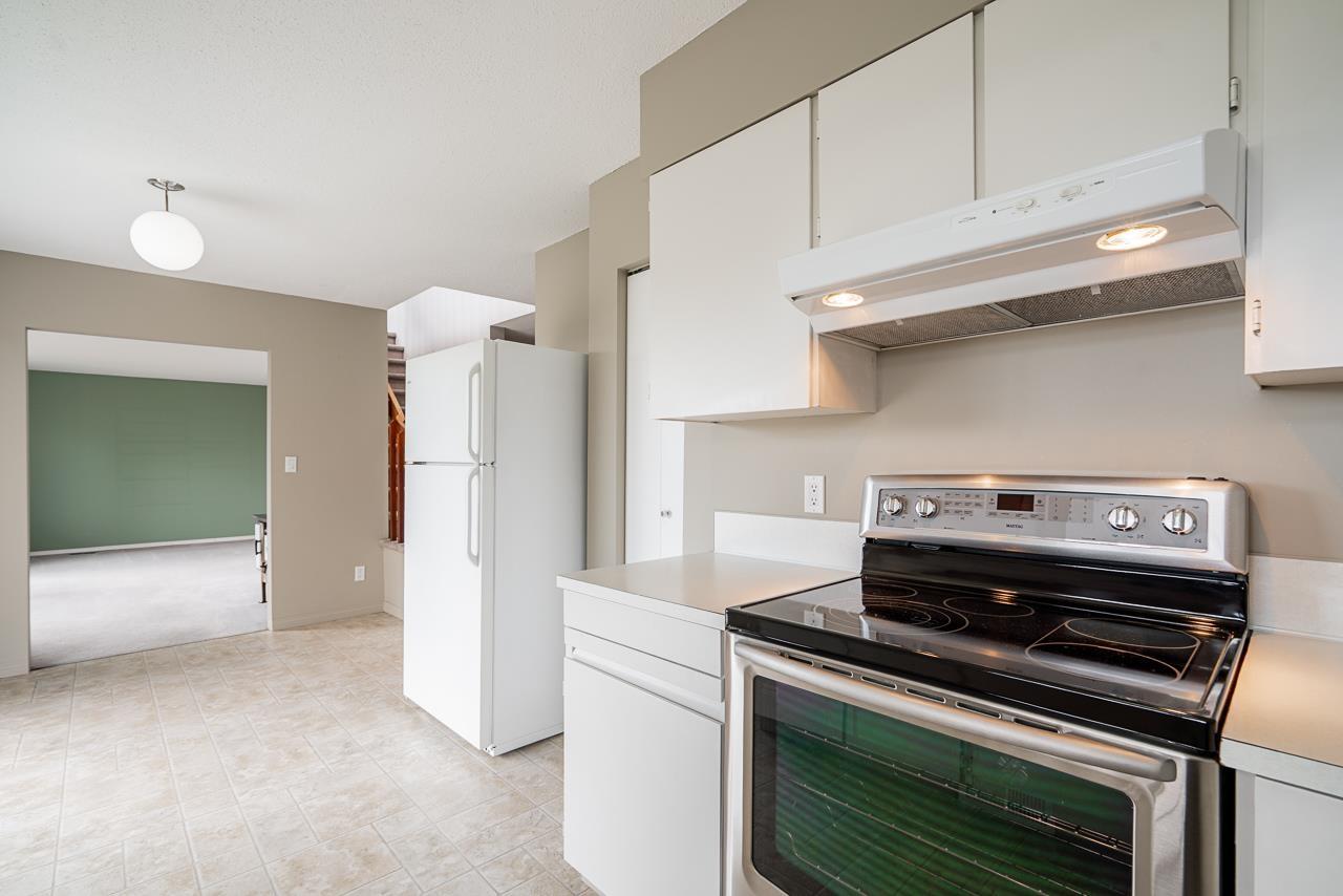 15856 BUENA VISTA AVENUE, White Rock