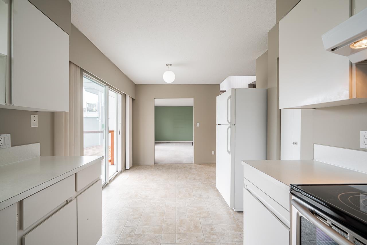 15856 BUENA VISTA AVENUE, White Rock