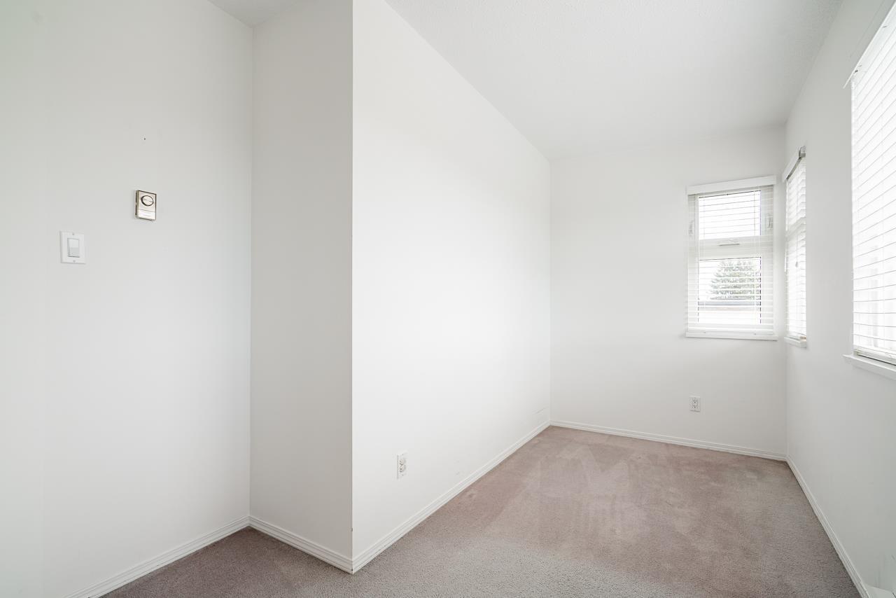 15856 BUENA VISTA AVENUE, White Rock