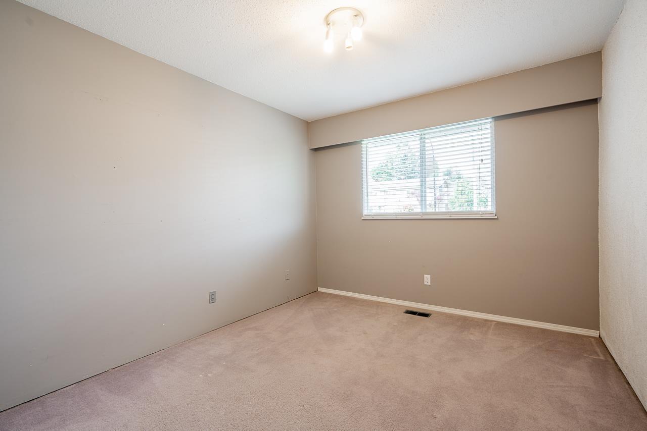 15856 BUENA VISTA AVENUE, White Rock