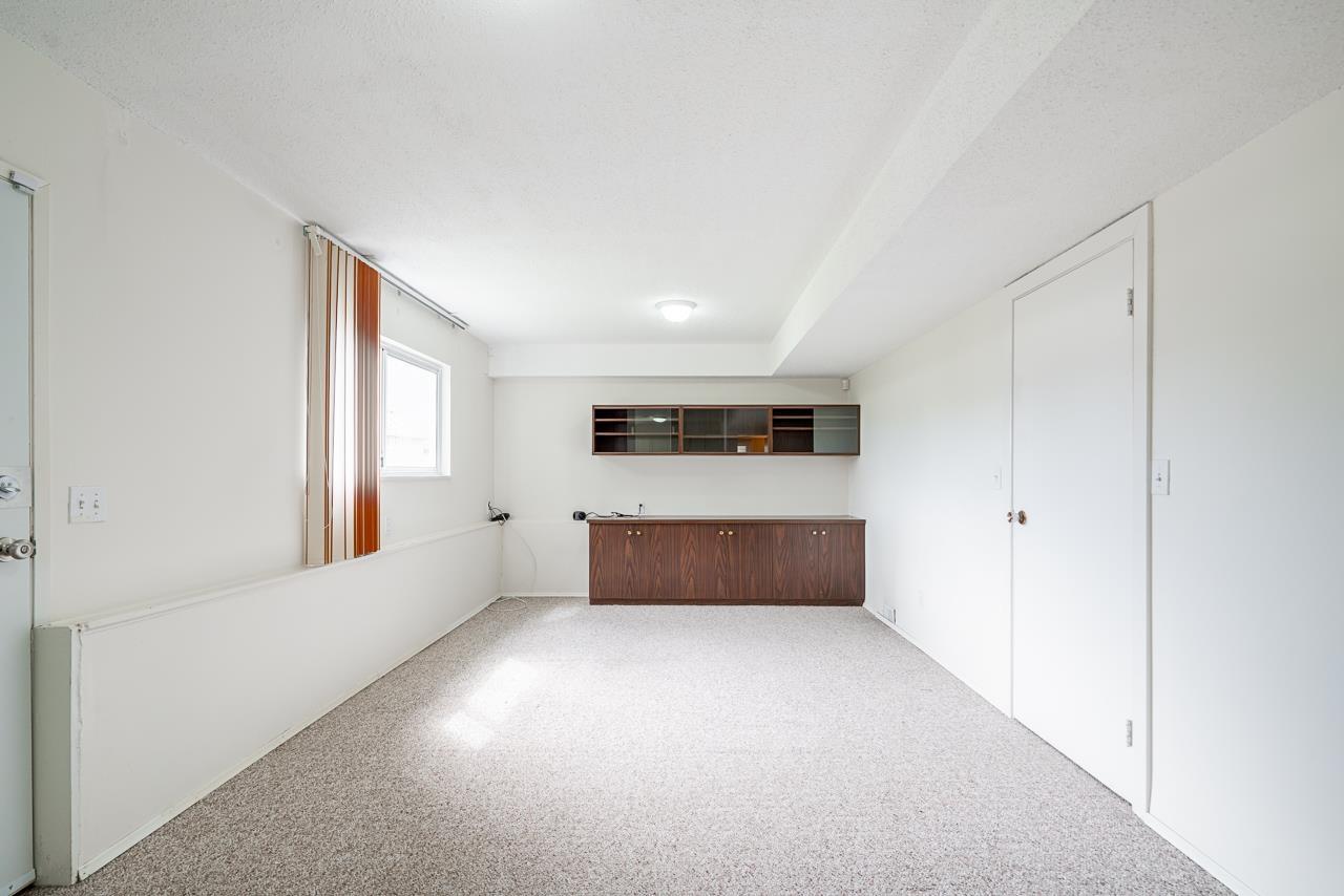 15856 BUENA VISTA AVENUE, White Rock