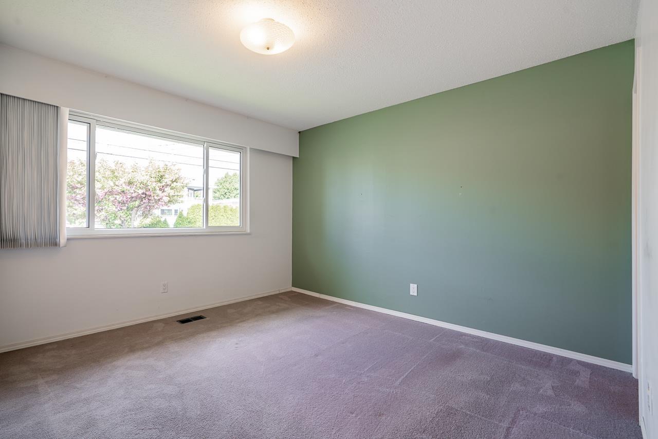 15856 BUENA VISTA AVENUE, White Rock