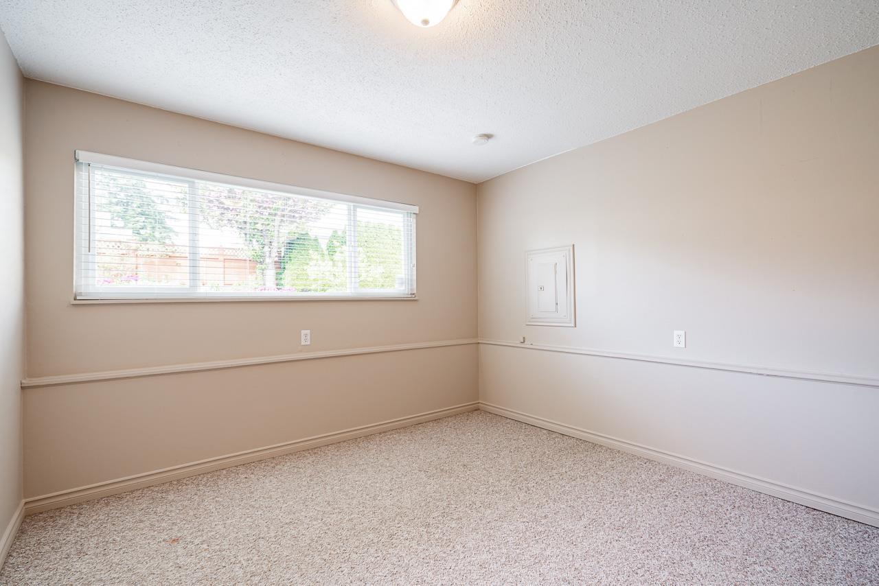 15856 BUENA VISTA AVENUE, White Rock