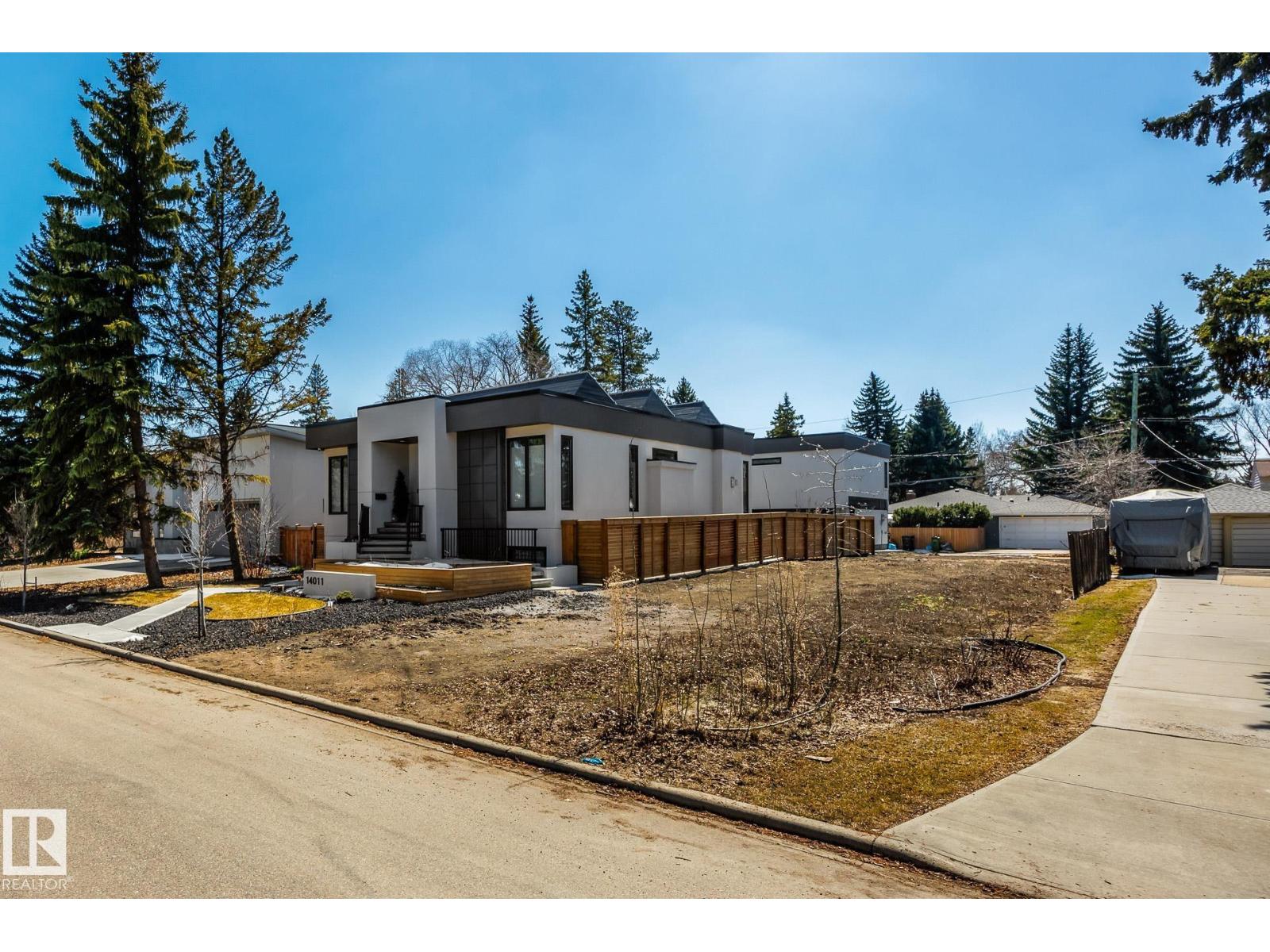 14013 101 AV NW, Edmonton