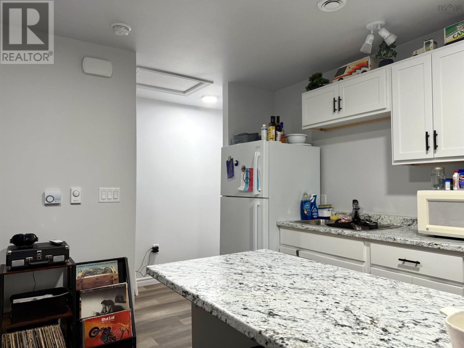 10 Pioneer Street - 27