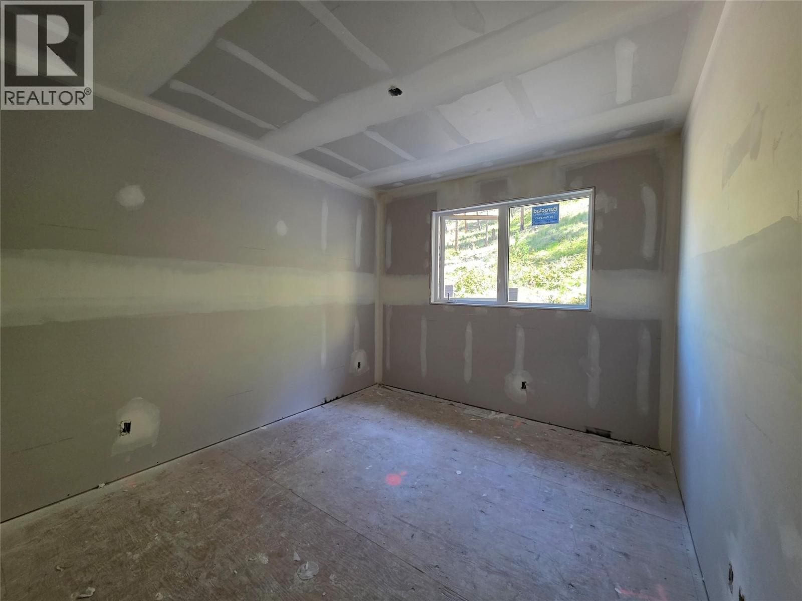  491 Clifton Road North, Kelowna