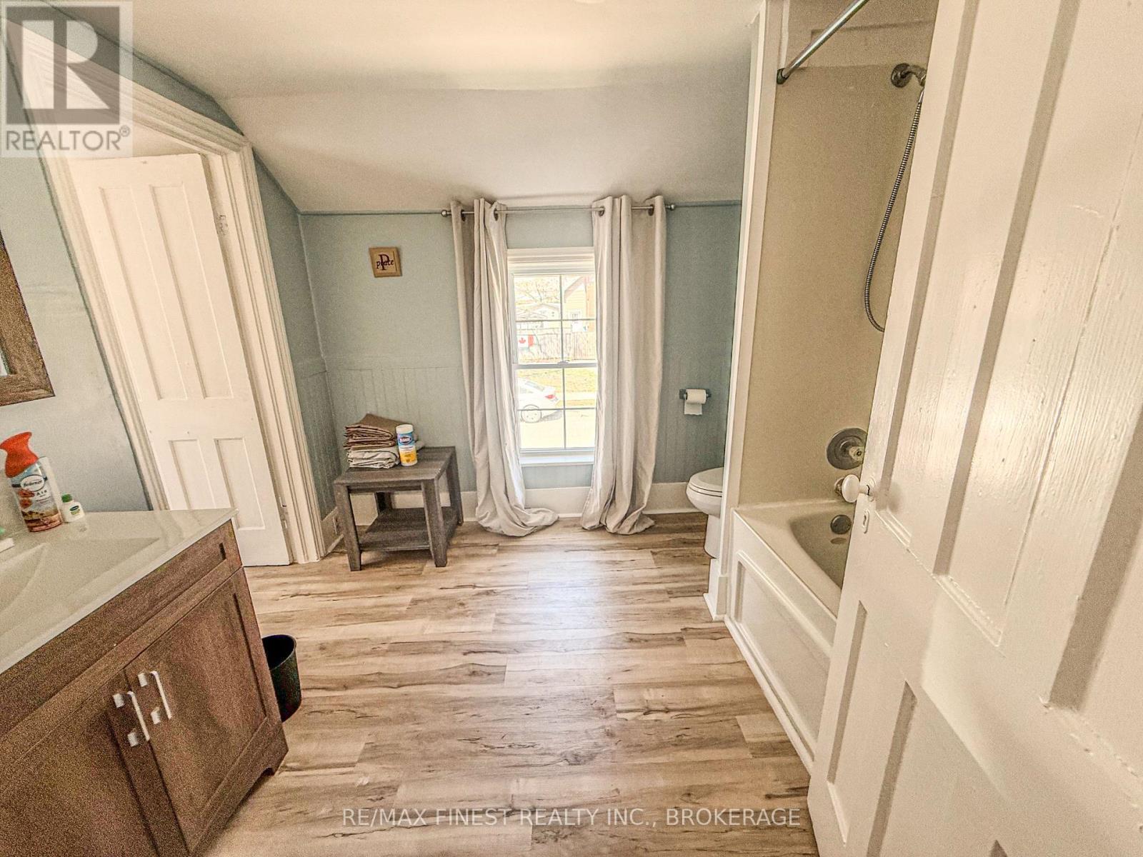 215 BROCK STREET - 10