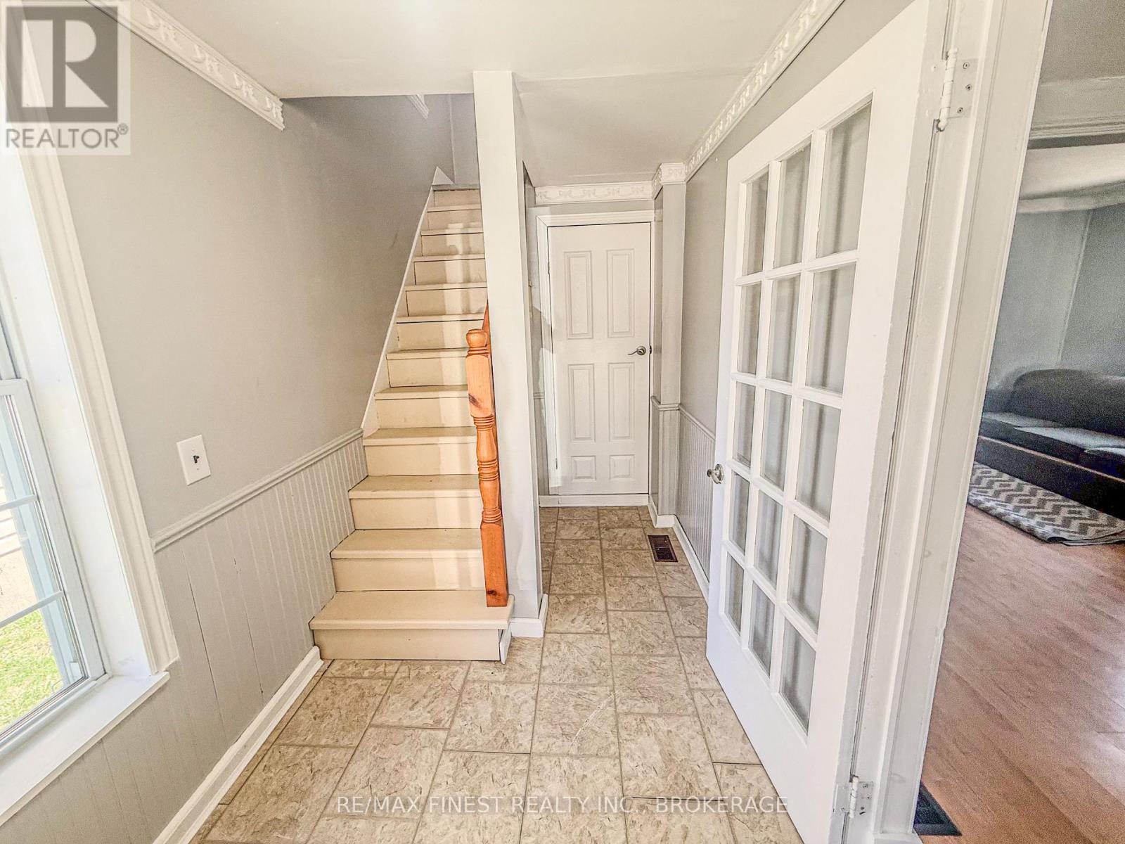 215 BROCK STREET - 4