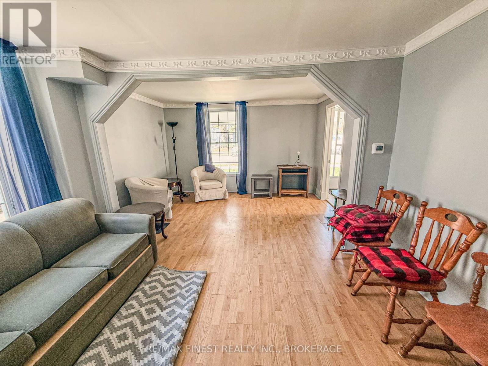 215 BROCK STREET - 5