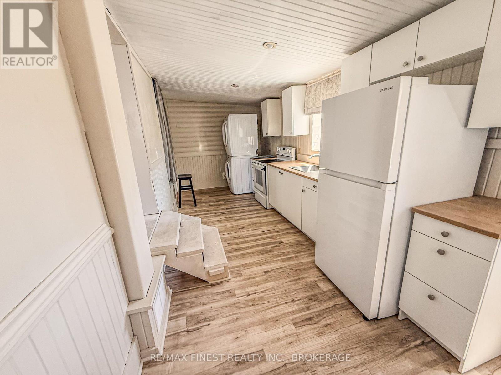 215 BROCK STREET - 8