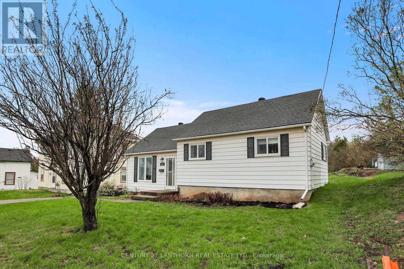 229 ST LAWRENCE STREET W - 2