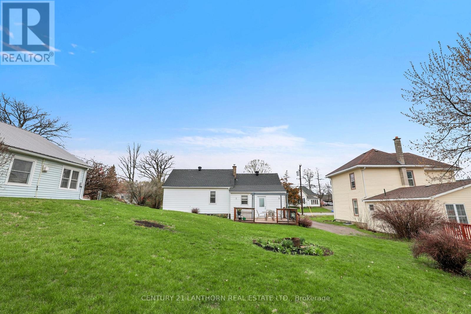 229 ST LAWRENCE STREET W - 32