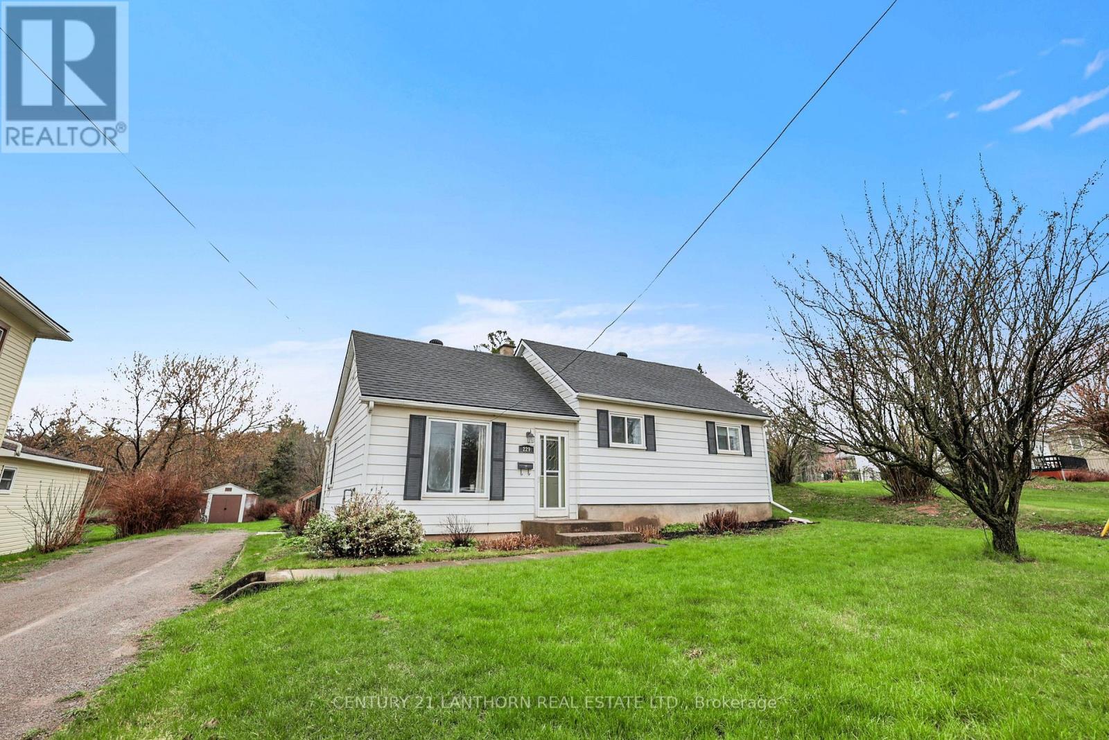 229 ST LAWRENCE STREET W - 4